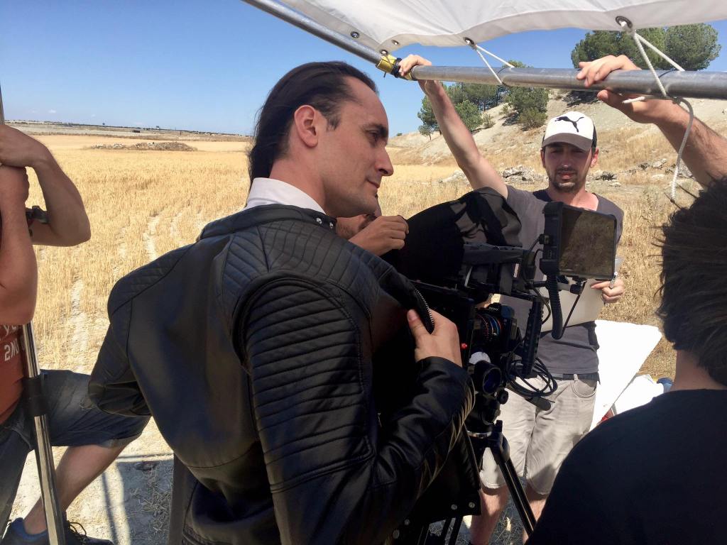 Instantánea del rodaje de  'El Reloj', videoclip para Dardem dirigido por Lorenzo Ayuso, con Pepe Rodríguez, cantante, en primer término